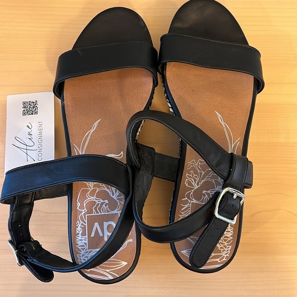 Dolce Vita Brynn Wedge Sandal Size 9.5 Women - Picture 3 of 7